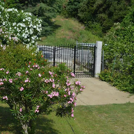 Semesterbostad Attic With A View-σοφίτα με θέα *