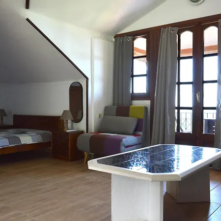 Attic With A View-σοφίτα με θέα Hébergement de vacances