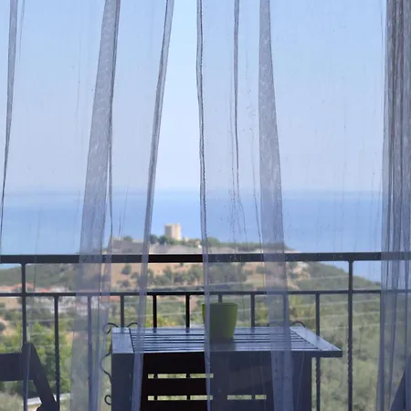 Holiday home Attic With A View-σοφίτα με θέα