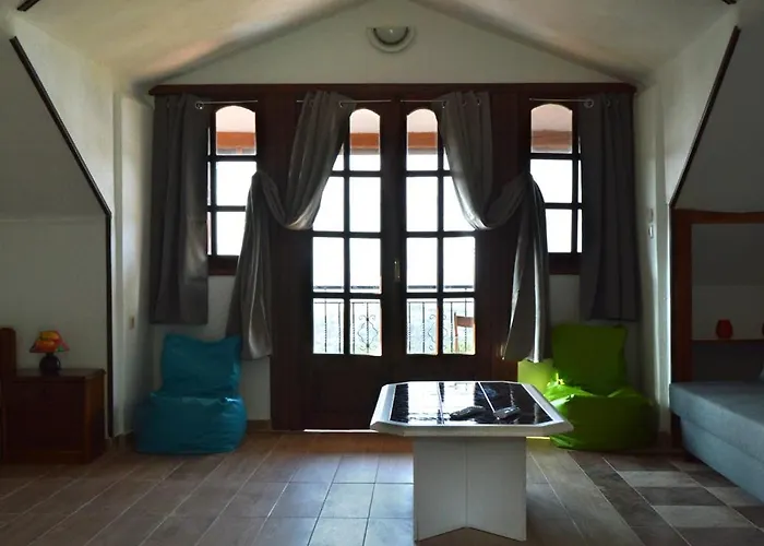 Nyaraló Attic With A View-σοφίτα με θέα Platamónasz